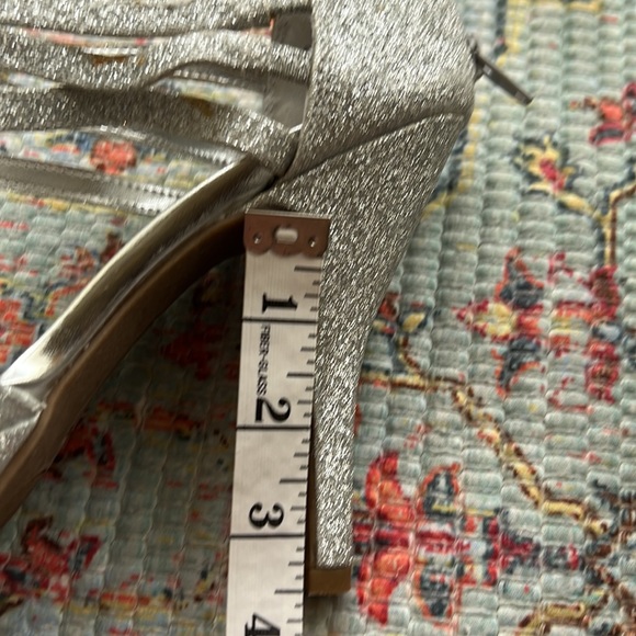 Kenneth Cole Silver sparkly heels Size 7.5 - Picture 9 of 10